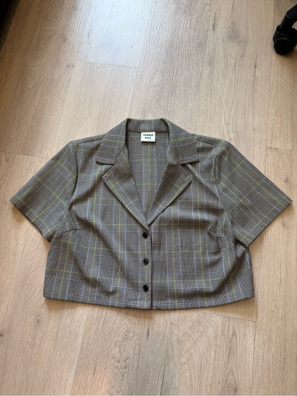 Aritzia Sunday Best Cropped Short-Sleeve Plaid Blazer in Olive and Black